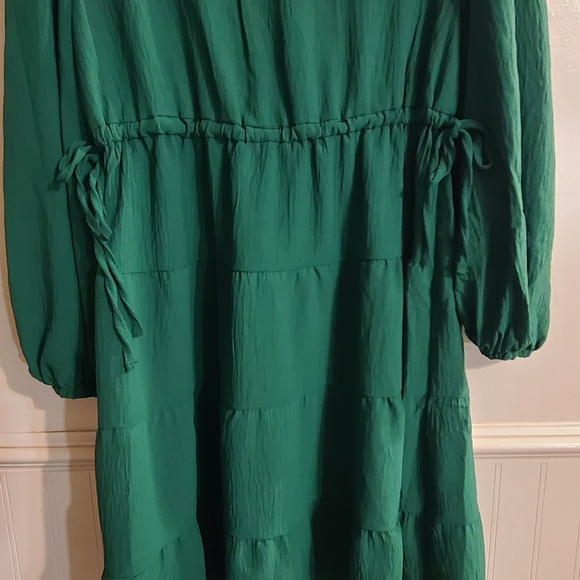 Max Studio Green Long Sleeve Dress - Picture 2 of 8